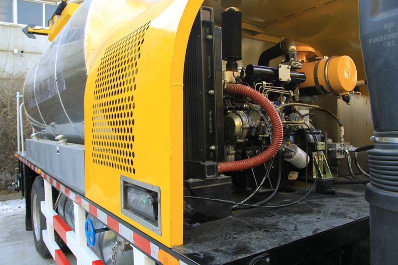 沥青洒布车有哪些特点？？？